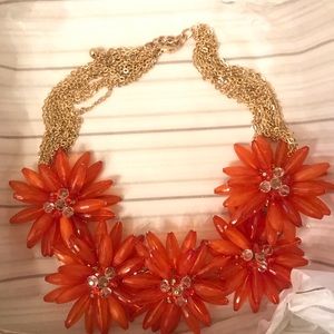 NWOT- gold and tangerine resin flower necklace